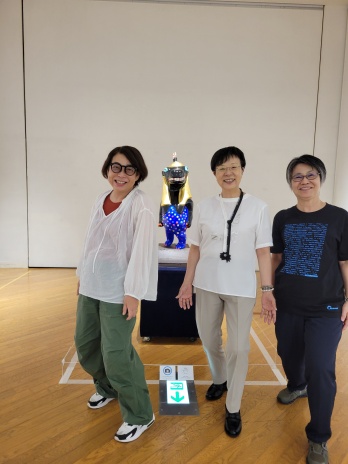 長崎県男女共同参画推進センター「きらりあ」の皆さんと萩原なつ子の記念写真
