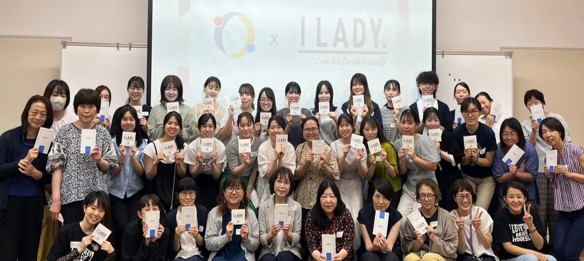 ピア・アクティビストと大人サポーターの集合写真
