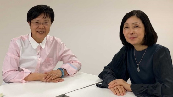 萩原なつ子と浜田敬子氏の写真