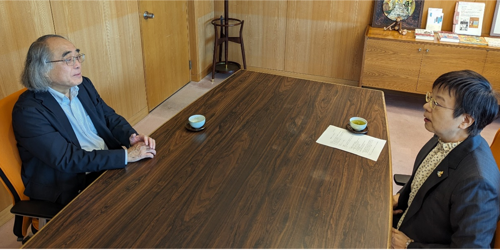 伊藤公雄氏と萩原なつ子の写真