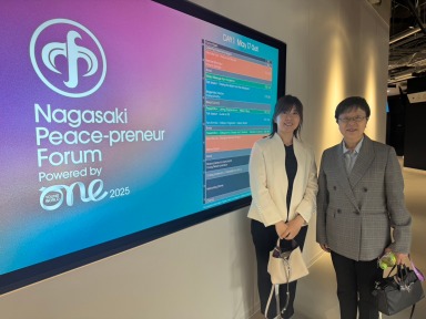髙田さんと萩原なつ子の記念写真