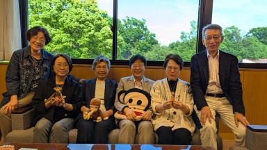 WIN WINの皆さんと萩原なつ子の記念写真