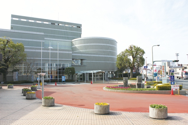 熊本市男女共同参画センターはあもにいの外観