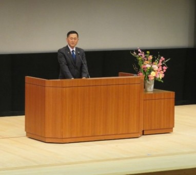 天草市長が挨拶している写真