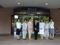 公明党女性委員会のヌエック来館時の集合写真