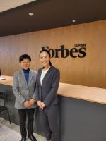 サッカーJ1史上発の女性主審の山下良美氏の写真
