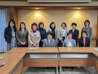 「山梨女性議員の会」来館時の集合写真