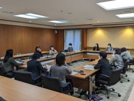 「山梨女性議員の会」来館時の意見交換の様子