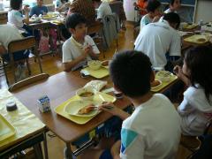 5.Enjoying school lunch