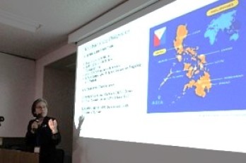参加者によるカントリーレポートの発表　